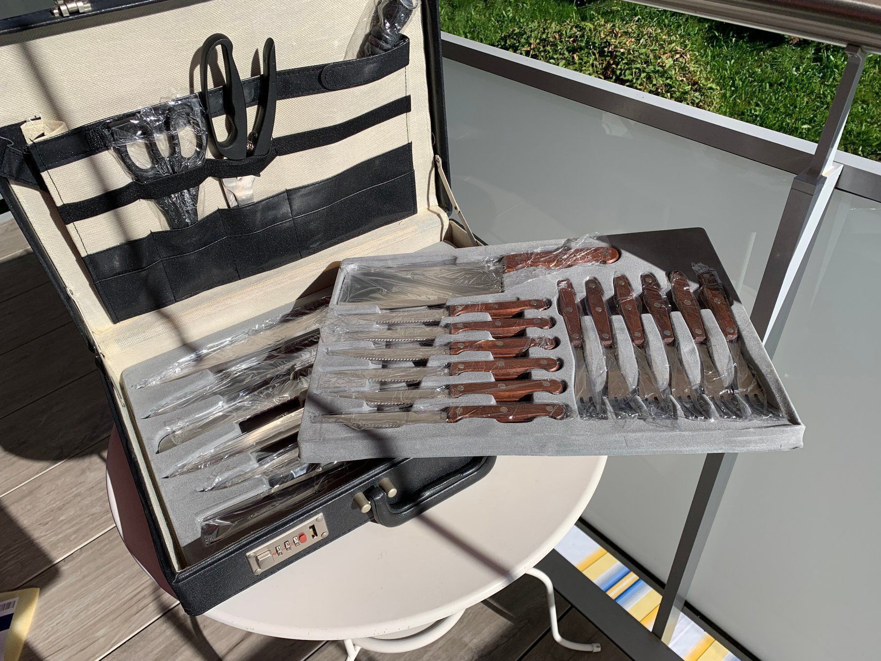 Set di posate: Grill-Ess-Besteck 24 - teiliges Set – Nuovo e nell'imballaggio originale da St. Gallen venduto da Adwen 1