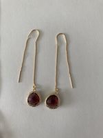 Boucles d’oreilles dorées cabochon verre rouge 