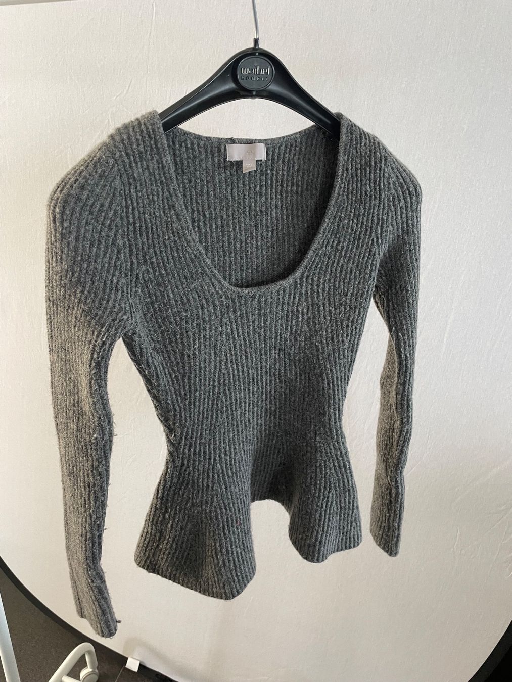 H&M Maglioni & Felpe: Grauer Strickpulli Gr. S taillierter Schnitt Herbstpulli H&M – Usato da Wollerau venduto da Poschro68