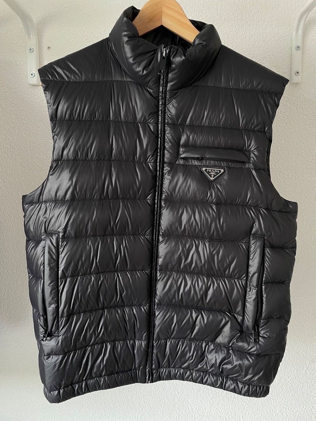 Prada Gilets: Prada Daunen Weste – Neuf (Voir description) à Lengnau AG par AJ2001
