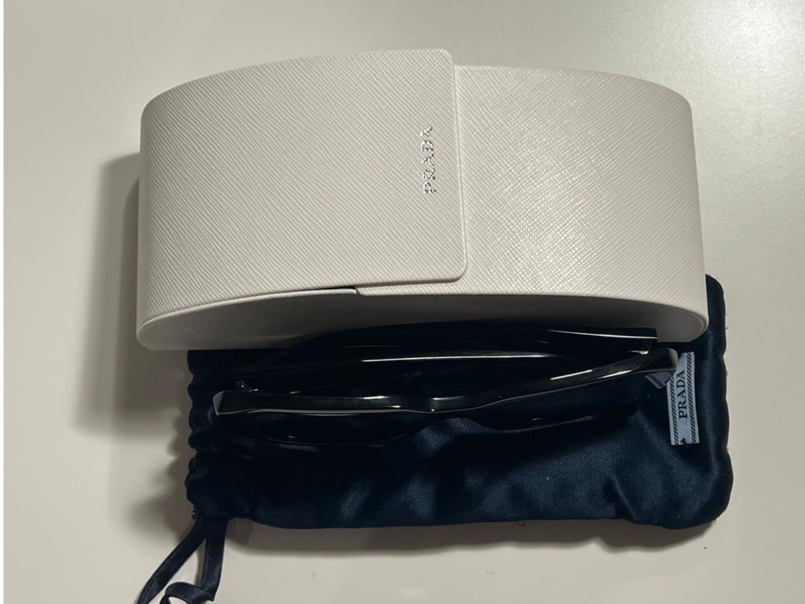 Prada Occhiali & Lenti: Prada sunglasses – Usato da Zürich venduto da yan_h6r5 5