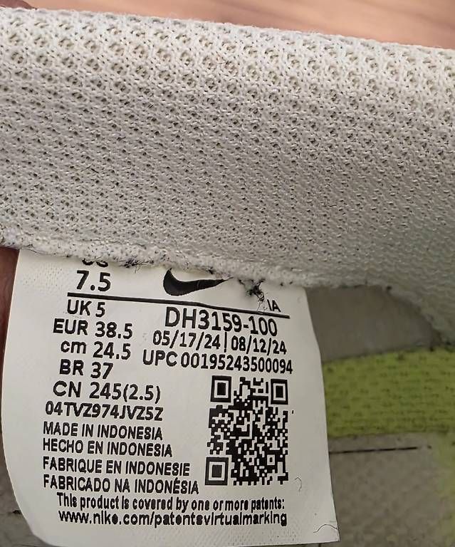 Damenschuhe: Nike Baskets basses Court Royale 2 blanches – Gebraucht aus Essert-Pittet von lyli01 1