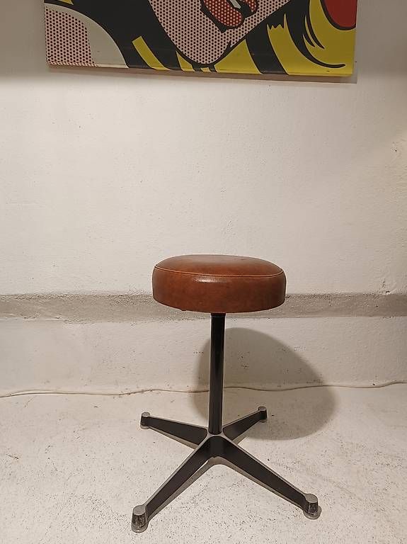 Sgabelli: Eames vintage Design Hocker – Usato da Zürich venduto da style-and-design.zh 1