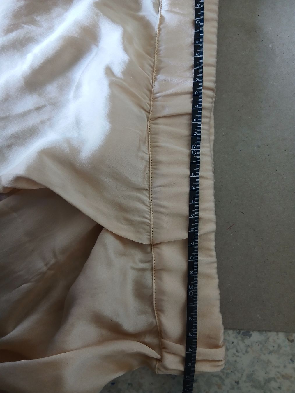 Manila Grace Gonne: Manila Grace Silk Beige Mini Skirt – Nuovo (secondo la descrizione) da Wil SG venduto da tre_g2l7 6