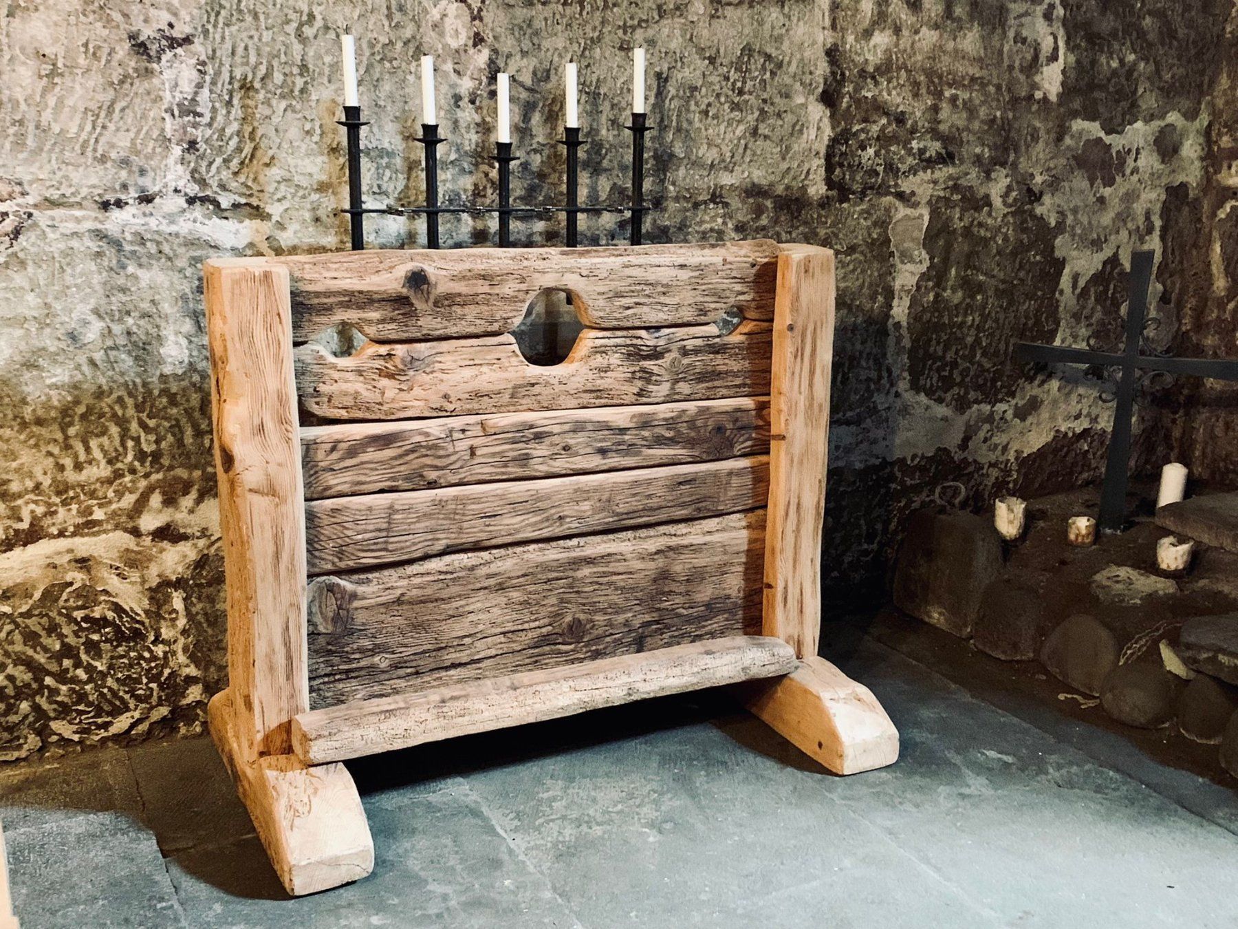 Articoli in legno: Altholz,  Balken und Bohlen,  Pranger – Nuovo (secondo la descrizione) da Sisikon venduto da Creantic-Art 1
