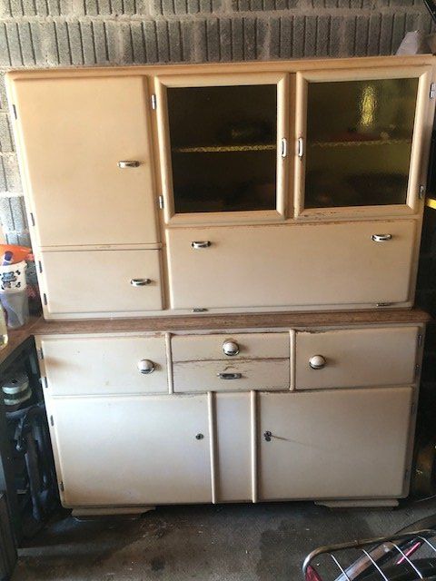 Credenze: Ancien buffet de cuisine BERG – Usato da Chézard St Martin venduto da schmitt