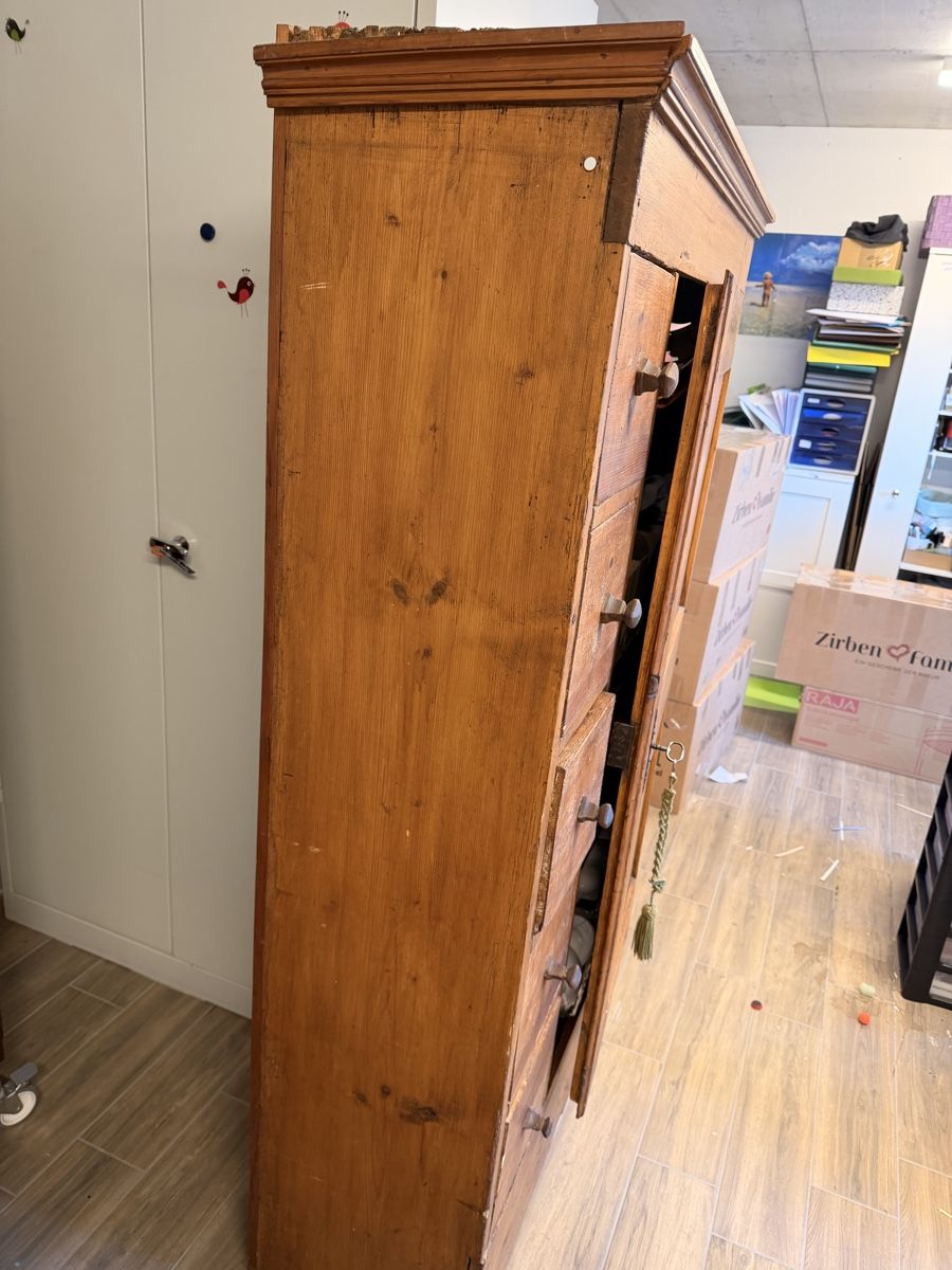 Armadi: Alter Holzschrank – Usato da Roggwil TG venduto da wumbats 1