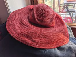 MARIE MERCIÉ :  Capeline en paille rouge brique 55