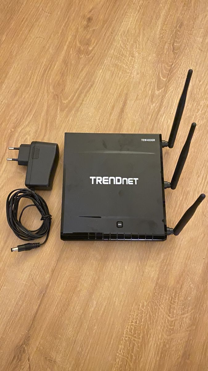 Trendnet Modem & Router: TRENDnet TEW 633GR Wireless N Router 300 Mbit mit Firewall – Usato da Zürich venduto da Titano1