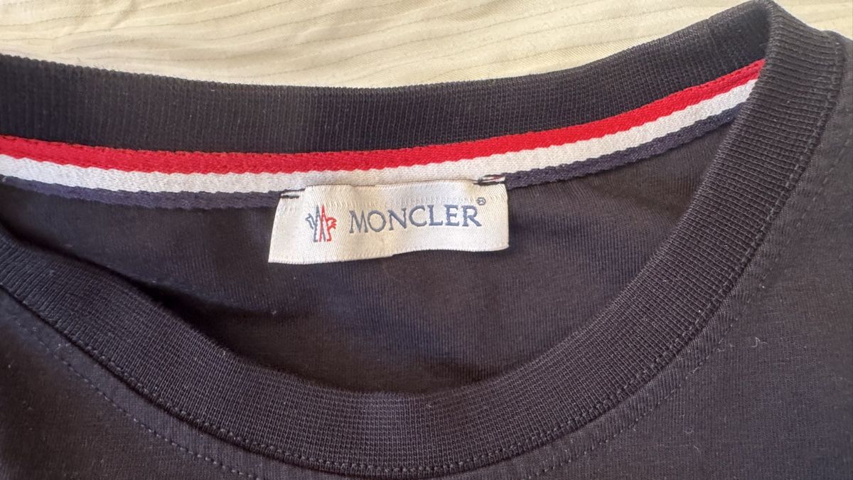 T-Shirts: Moncler Black T-Shirt Size M – Gebraucht aus Brugg AG von GiovanniVercetti 3
