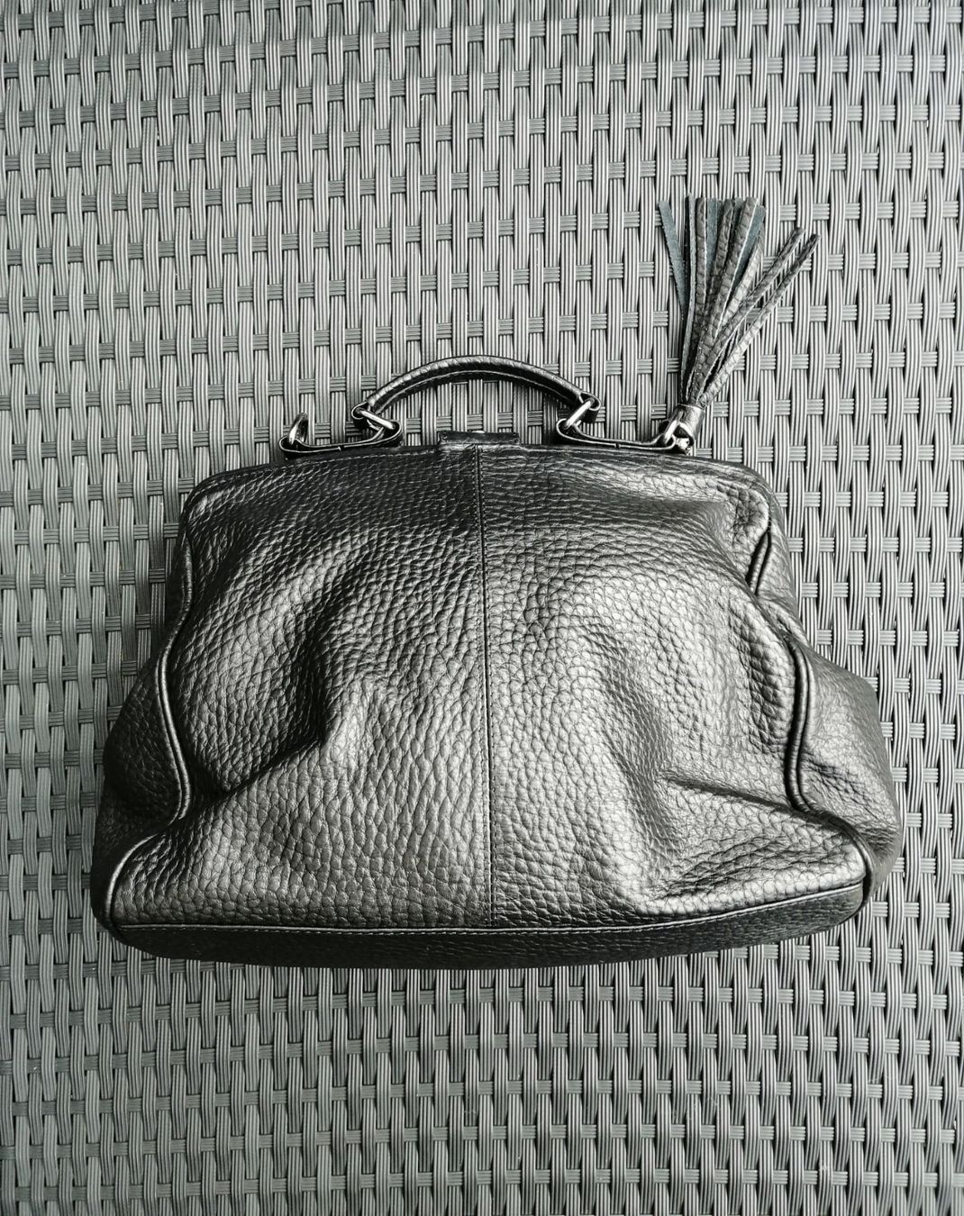 Borse da donna: Schwarze Ledertasche Funbag – Usato da Winterthur venduto da Jopf1 3