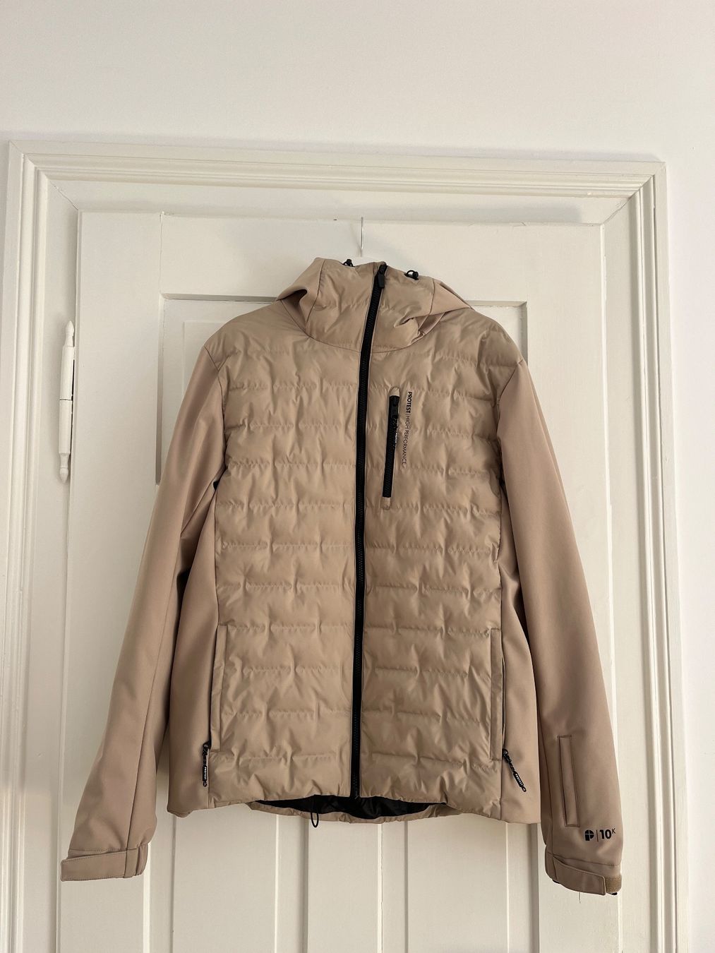 Protest Giacche: Protest Herren Jacke beige L halb Daunen – Usato da Zürich venduto da bretxo