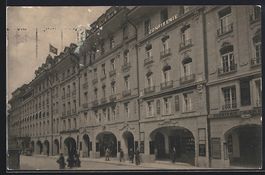 Bern, Passanten an der Confiserie E. Wen