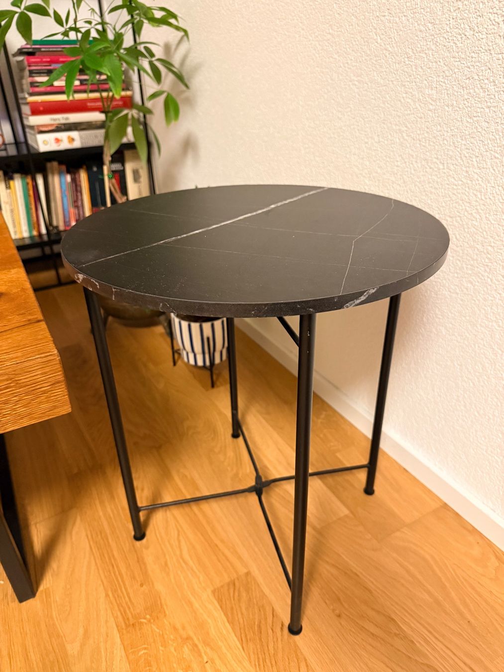 Tavoli: Beistelltisch schwarz rund 40 cm – Usato da Solothurn venduto da NUVICO 3