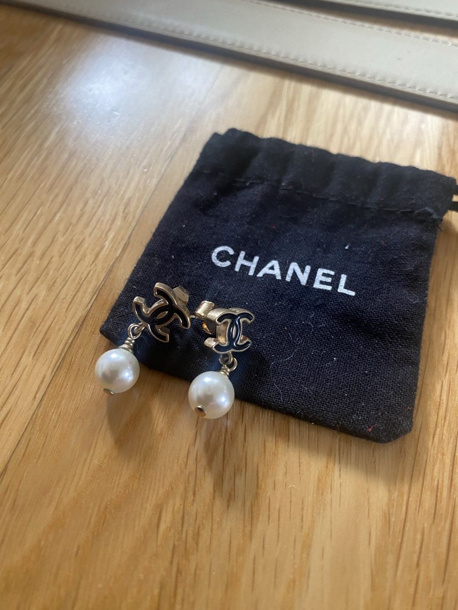 Chanel Ohrringe & -stecker: Chanel Earrings Gold plated with Pearl Drop. – Neu (gemäss Beschreibung) aus Herrliberg von non_5qdb 4
