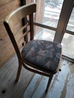 Stabiler, gepolsterter Stuhl fürs Kinderzimmer