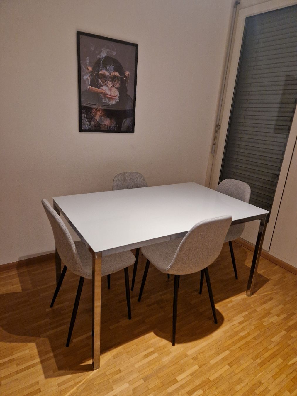 Tavoli: Kitchen dining table and 4 chairs – Usato da Basel venduto da vin_xf9k 2