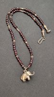 Granat-Kette mit Silber-Teilen und Elefant