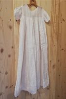 altes Puppenkleid lang, vintage mit Stickerei
