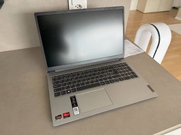 Laptop Lenovo IdeaPad (15.6" Full HD, AMD Ryzen 5)