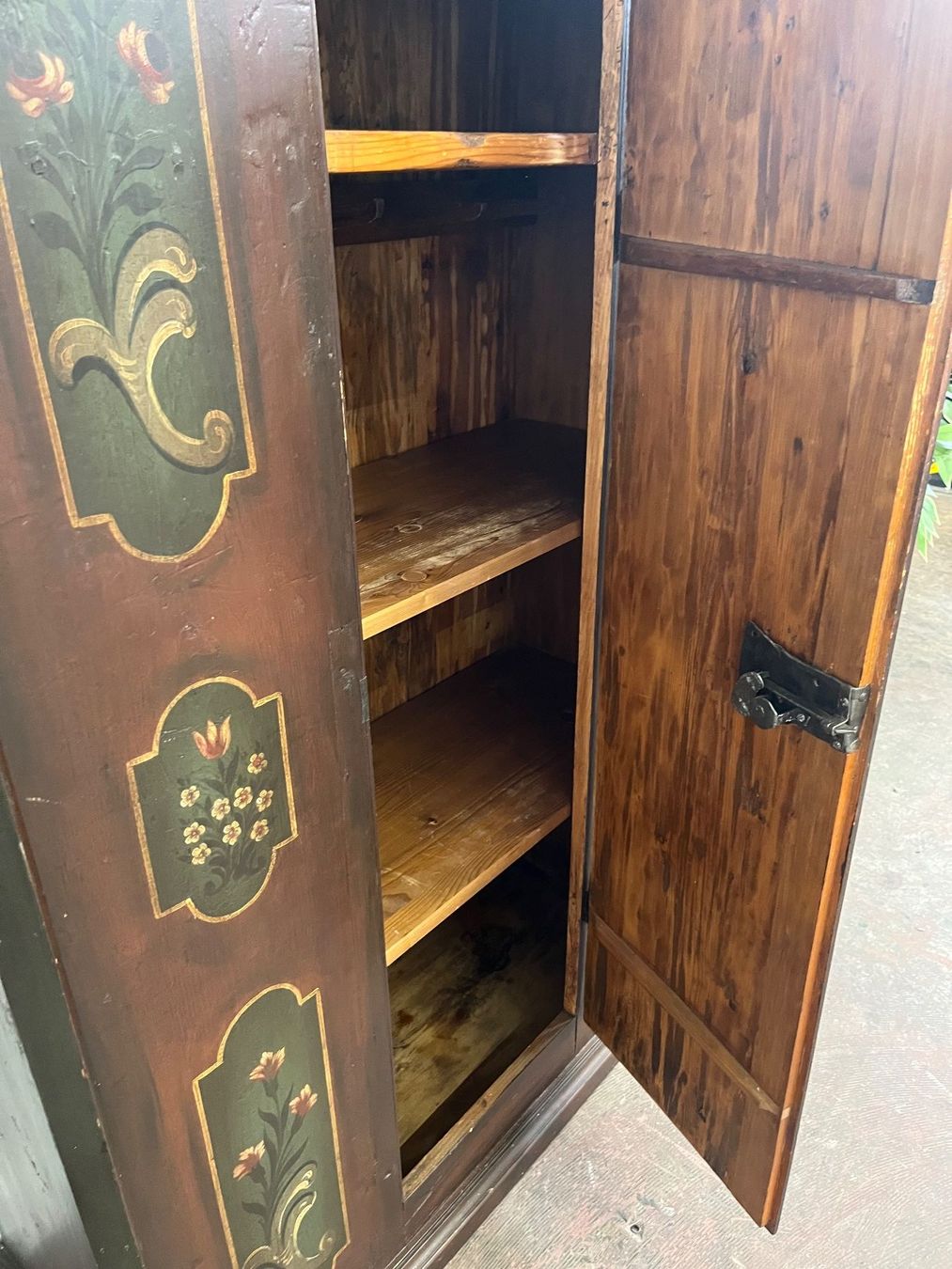 Armoires: Bemalter Bauernschrank – D'occasion à Luzern par CaritasZentral 4