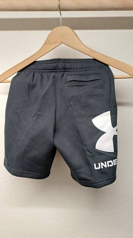 Under Armour Pantaloni: Neue kurze Hosen Under Armour Gr.128 – Nuovo e nell'imballaggio originale da Oberrieden venduto da Raja011 2