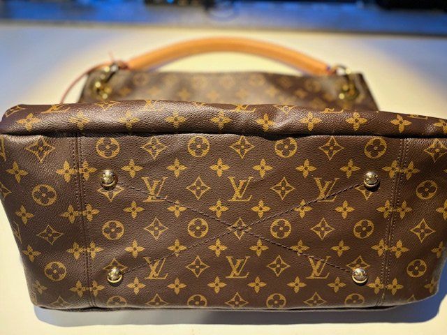 Louis Vuitton Taschen für Damen: Louis Vuitton Tasche "Artsy" - Original – Gebraucht aus Zürich von Sale_Gachnang 1