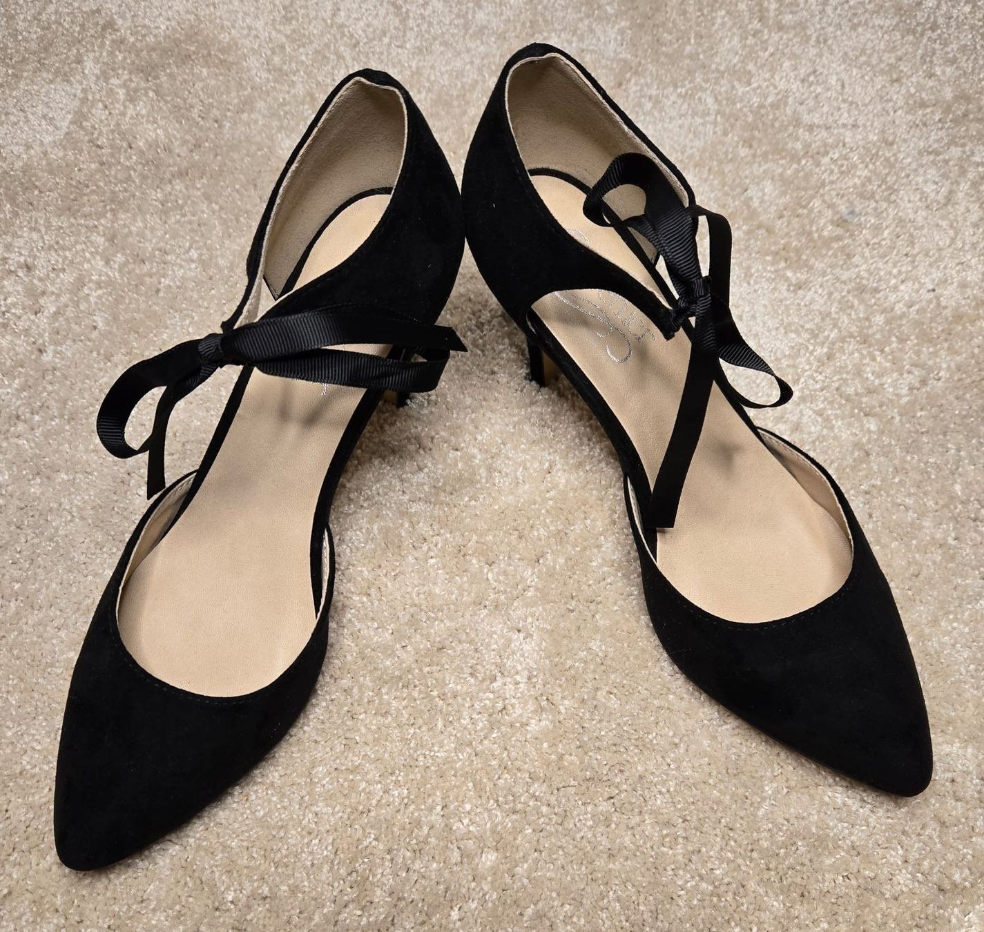 Scarpe da donna: Schwarze  Pumps mit Bändern, Grösse 38, Neu! – Nuovo (secondo la descrizione) da Rheinsulz venduto da Gilea