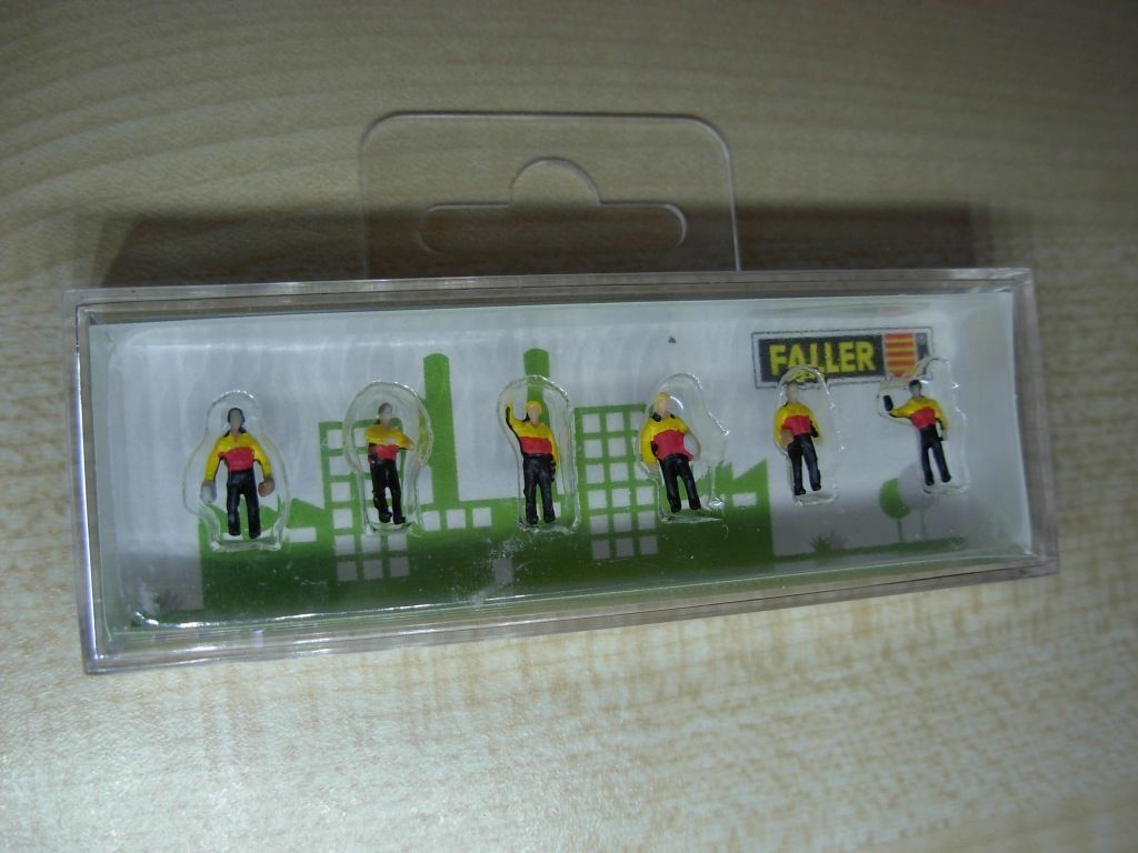 Trains électriques: N: DHL Mitarbeitende von Faller – Neuf (Voir description) à Oberrieden par Hobbyschiff