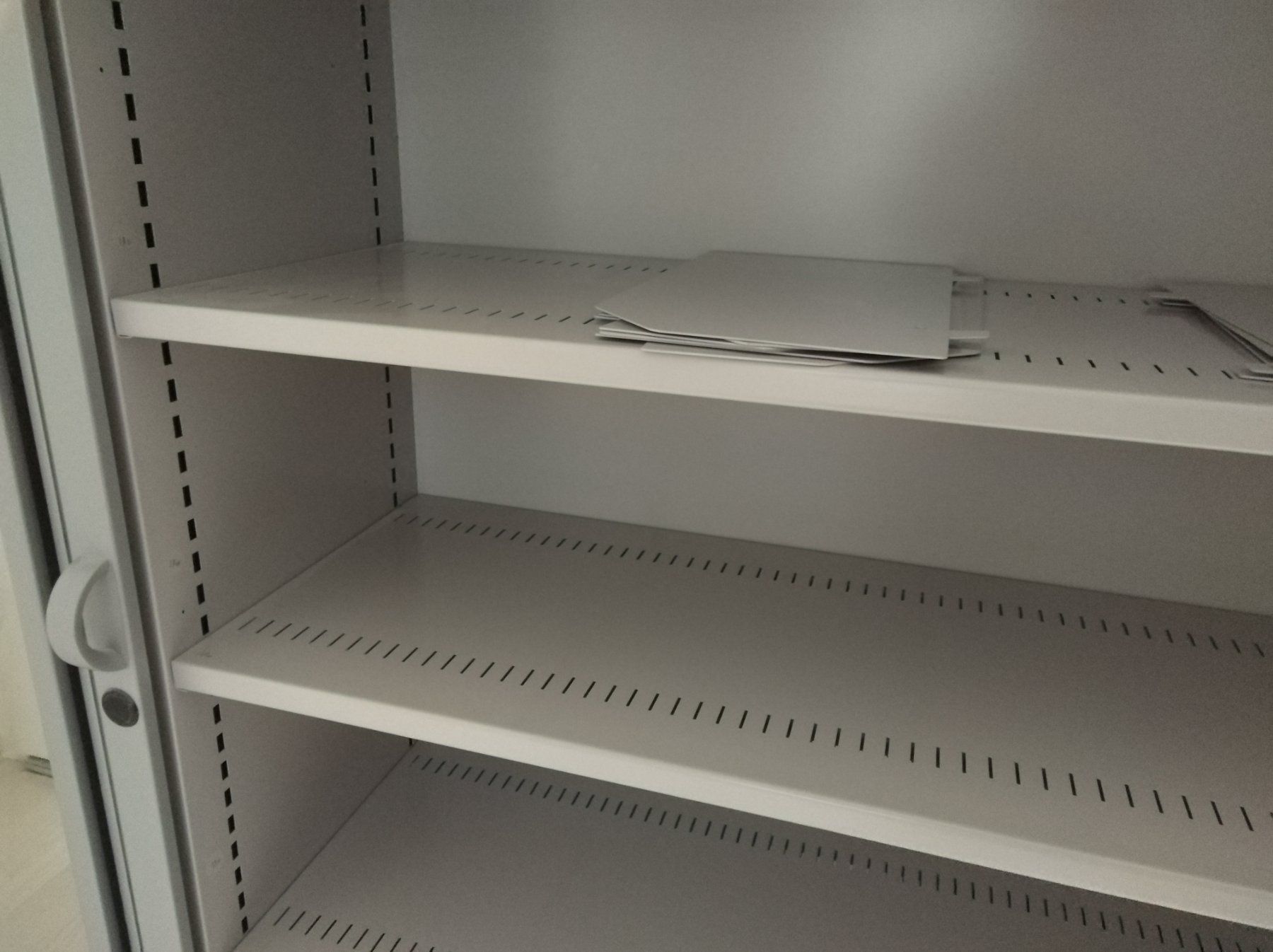 Lista Armadi: LISTA Rollladenschrank mit Echtholz-Buche-Deckplatte – Usato da Bäriswil BE venduto da Fanttijuutti 8