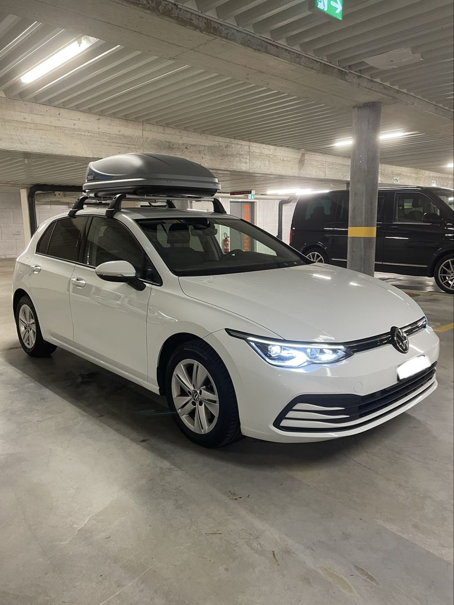 VW Autos: VW Golf VIII, Top Zustand, mit Dachbox. – D'occasion à Muttenz par nagydavid93 1