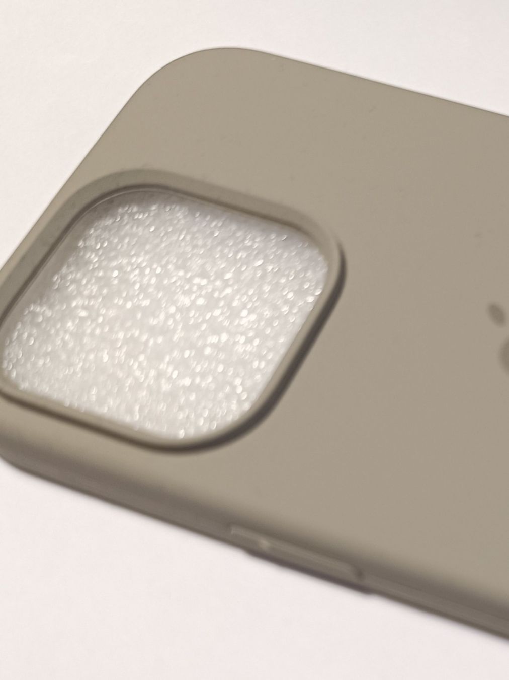 Cover & Protezioni schermo: Apple iPhone 13 Pro Silikon Case, graubraun - neu – Nuovo (secondo la descrizione) da Seuzach venduto da Lettuce10 4
