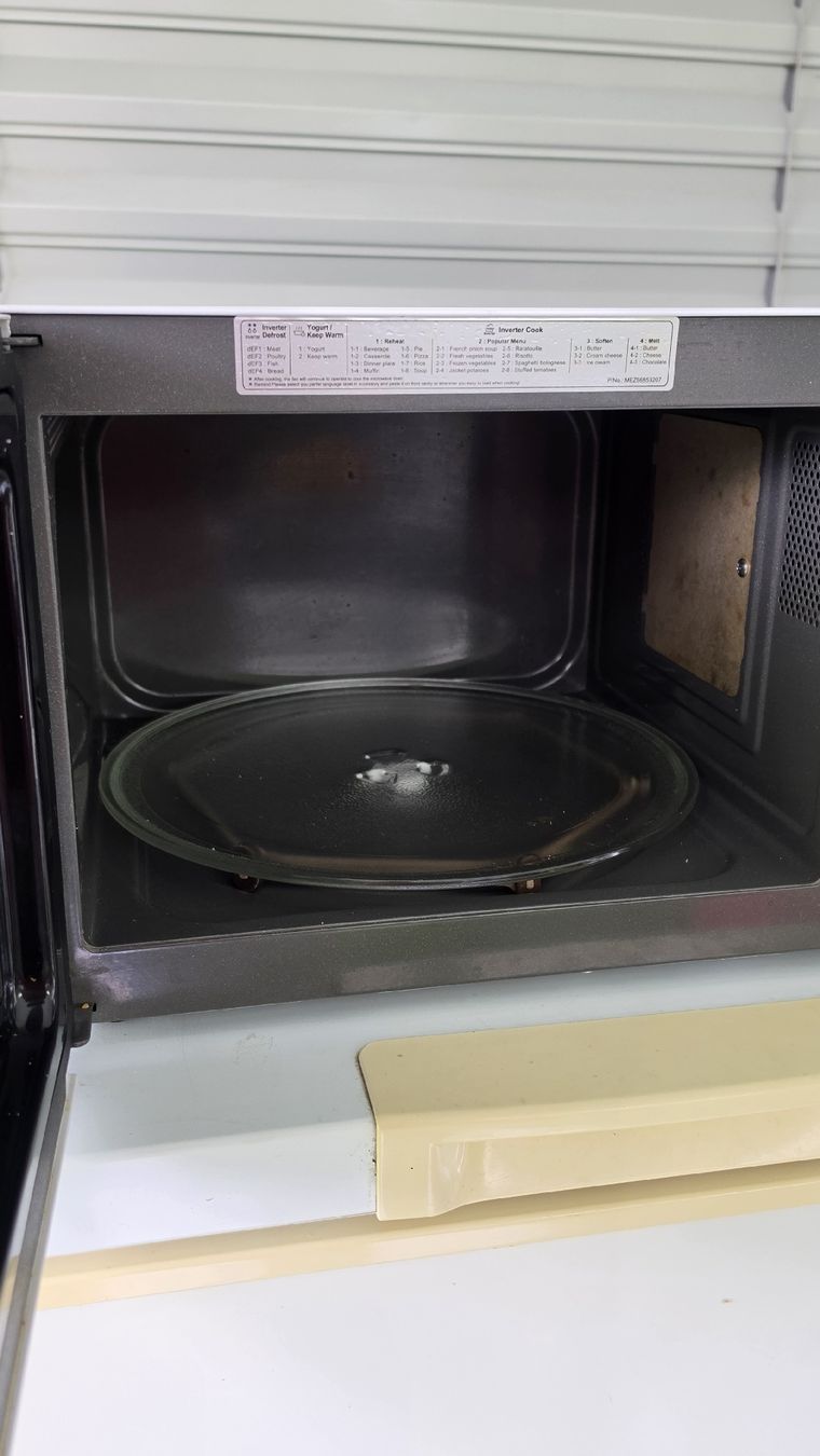 Elettrodomestici da cucina: Mikrowelle LG MS23NECBW /00 – Usato da Gisikon venduto da Michael_Lu 3