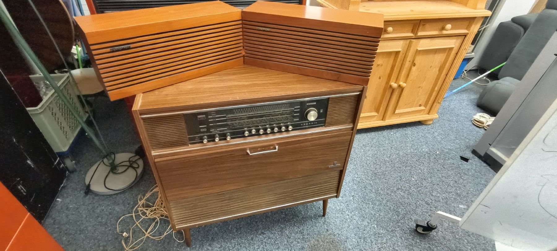 Grundig Radios: Grundig Stereo-Konzertschrank Como E/51  – D'occasion à Pfäffikon ZH par K-V-M 1