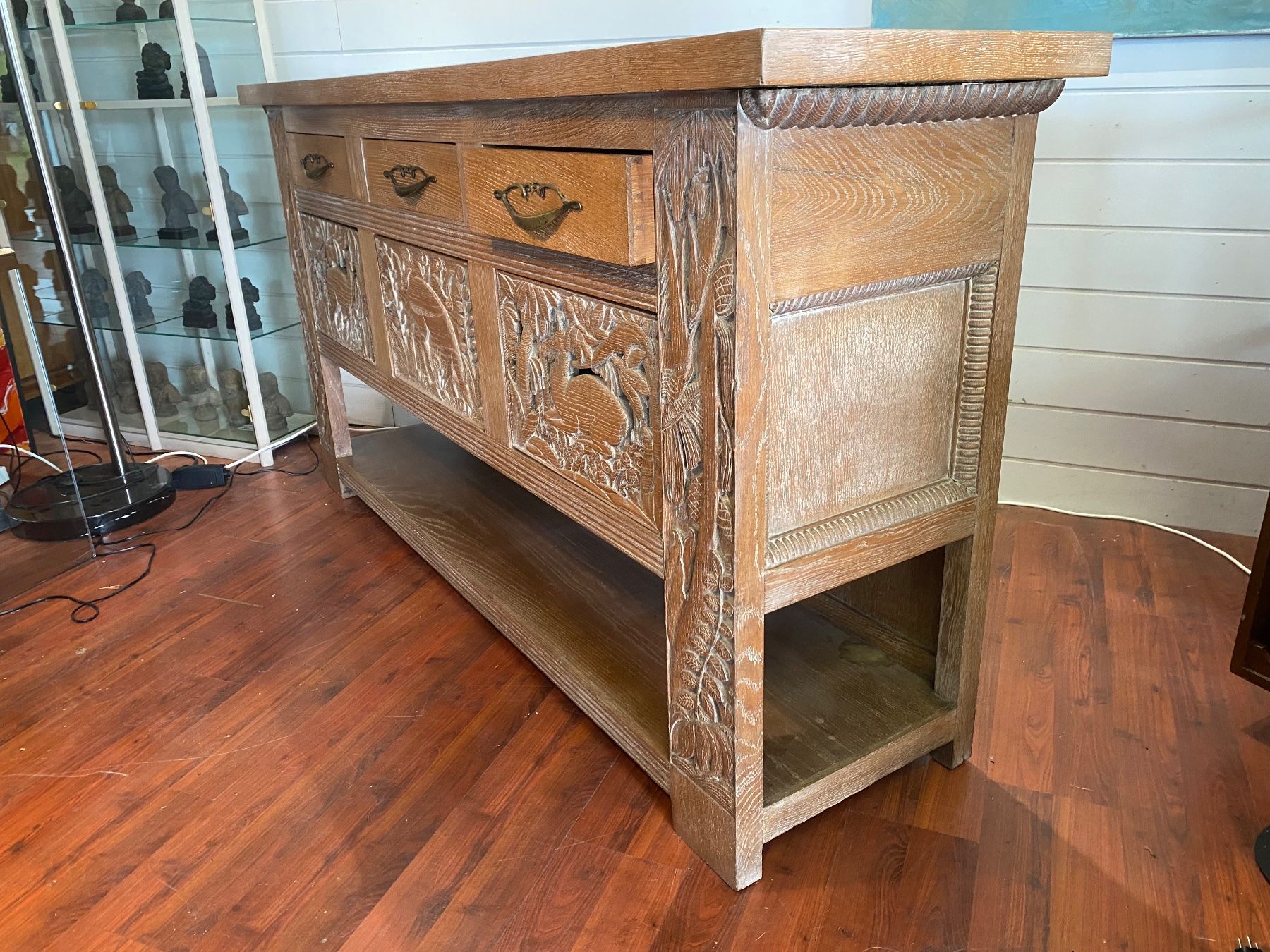Cassettiere: Handgefertigtes, antikes Holz Sideboard geschnitzt – Usato da Ballwil venduto da ClassicGallery 5