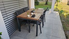 Gartentisch mit 4 Stühle und Polster