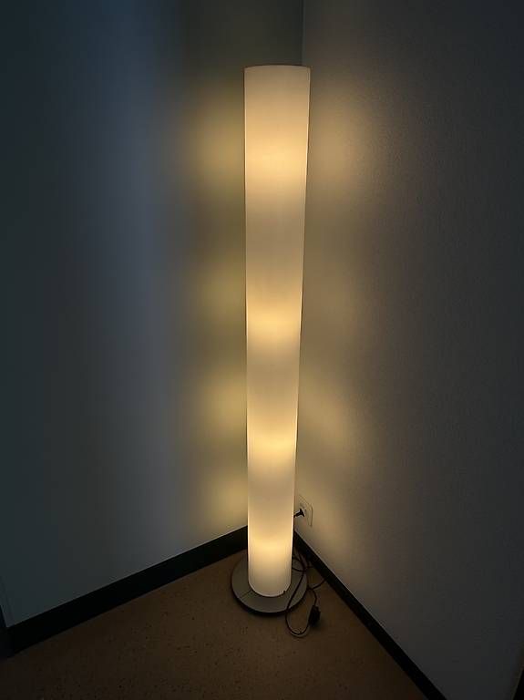 Micasa Lampade: Moderne Stehleuchte mit stimmungsvollem Licht – Usato da Winterthur venduto da Fazzoletto 1