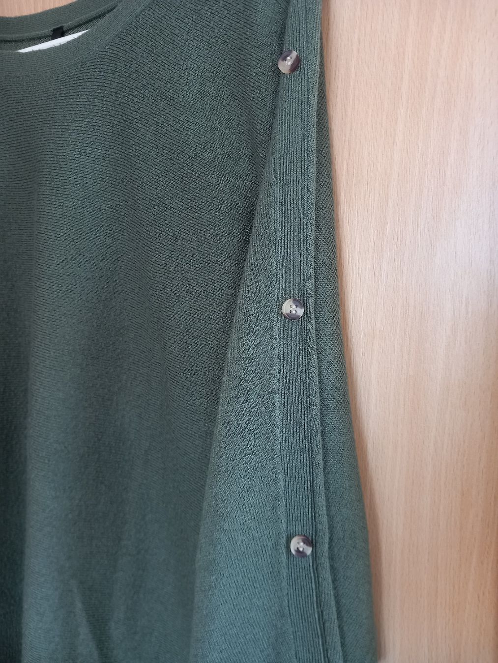 Pullover & Sweatshirts: Pull en tricot fin verr sauge – Gebraucht aus Faoug von per_kp6r 1