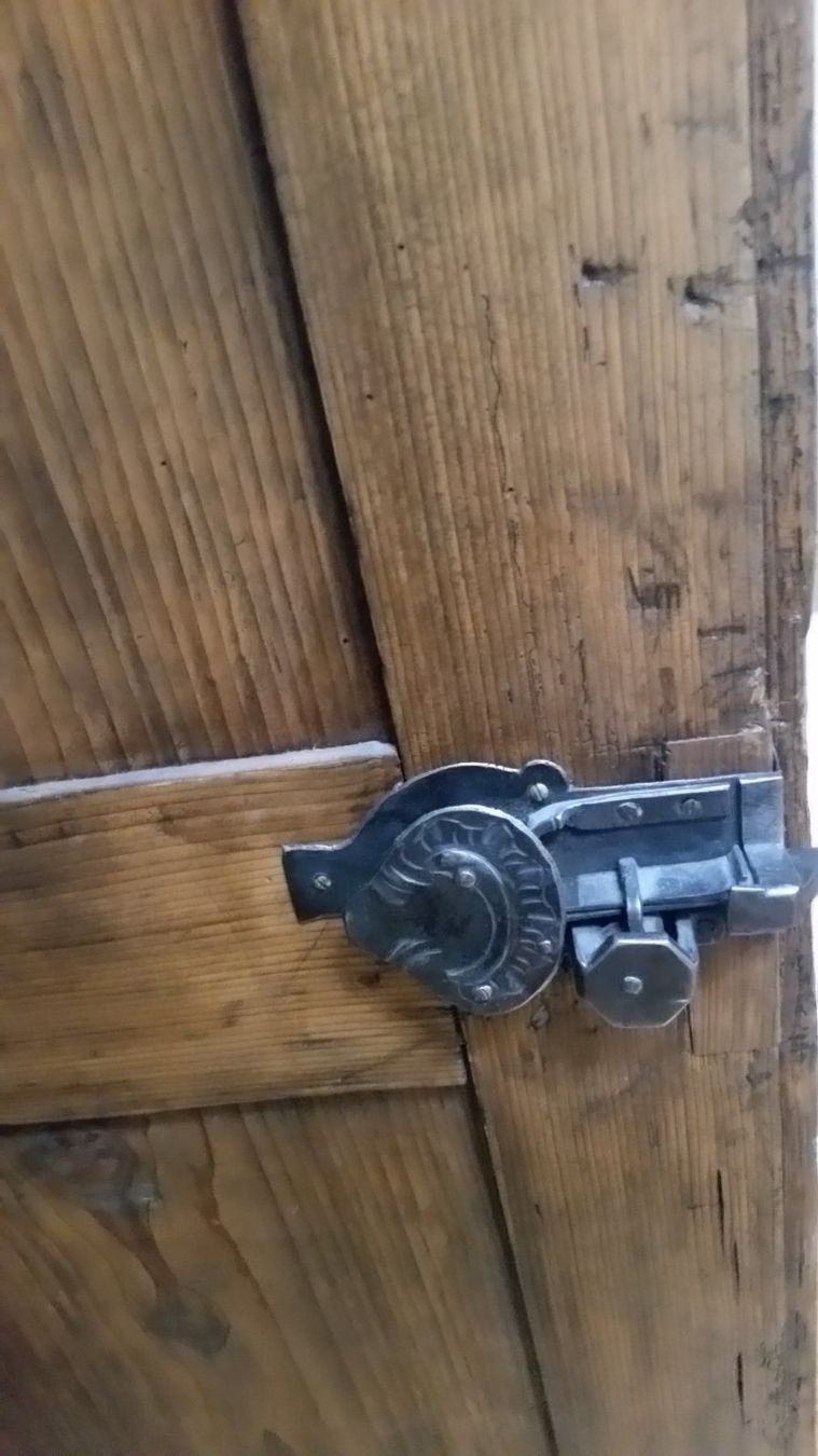 Armadi: Antiker Schrank – Nuovo (secondo la descrizione) da Walchwil venduto da Zovello 1