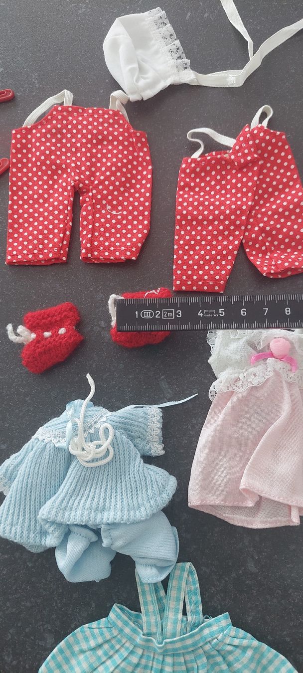 Bambole: Kleine Puppenkleidchen  – Usato da Muri AG venduto da nindo1 3