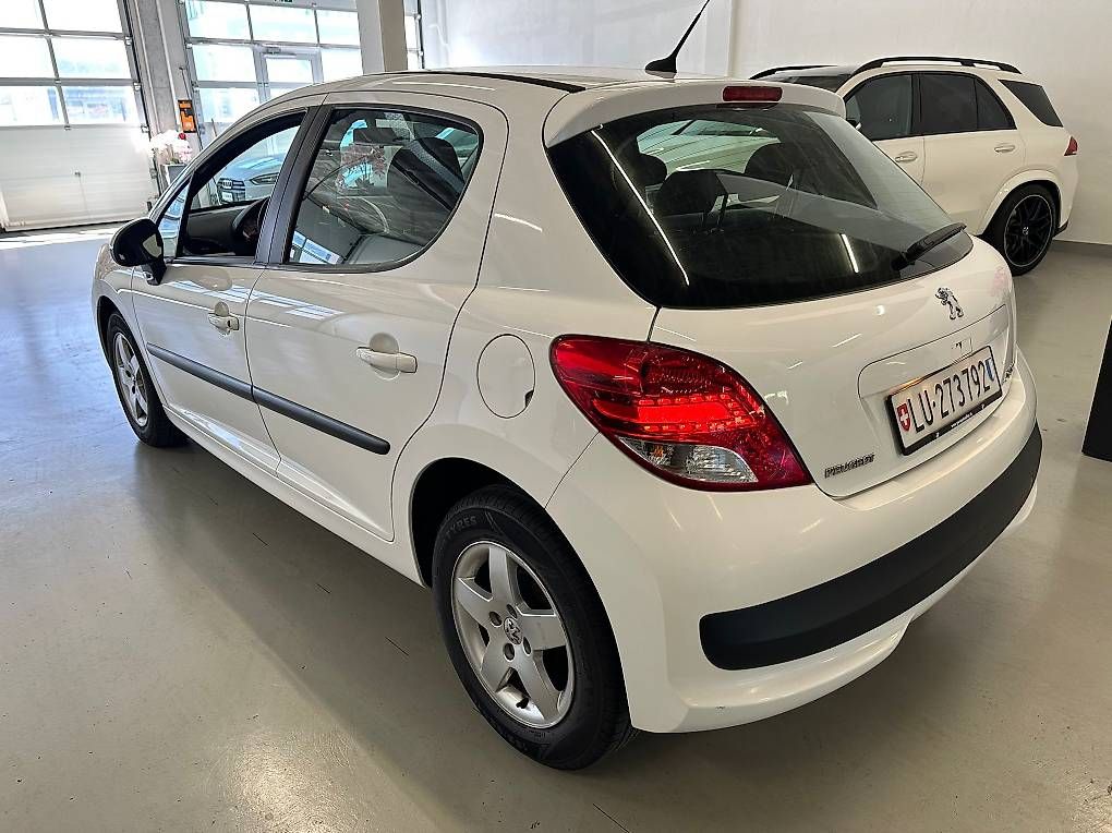 Peugeot Automobili: Peugeot 207 1.4 16V – Usato da Luzern venduto da nebojsa1982 3