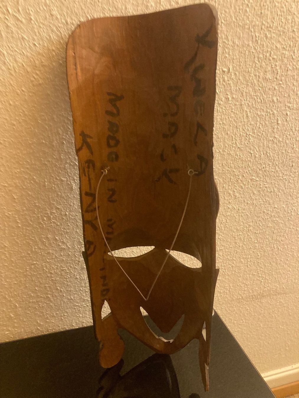Internationale Kunst: Holzmaske aus Kenia – Gebraucht aus Heimenschwand von Beuggerts 2
