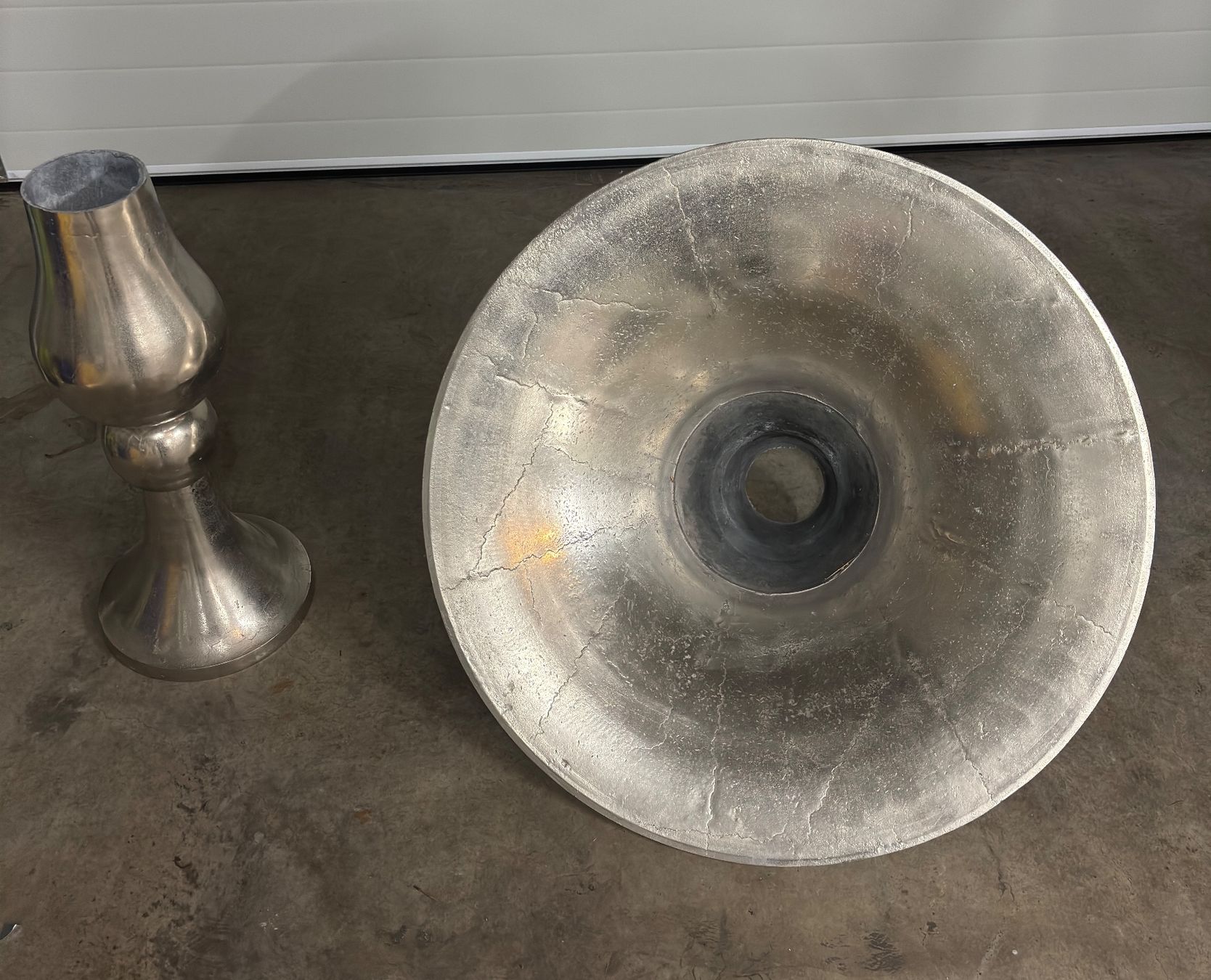 Tutte le decorazioni: Grosse Metall-Deko Schale mit Standfuss – Usato da Sonterswil venduto da VD-Service 1