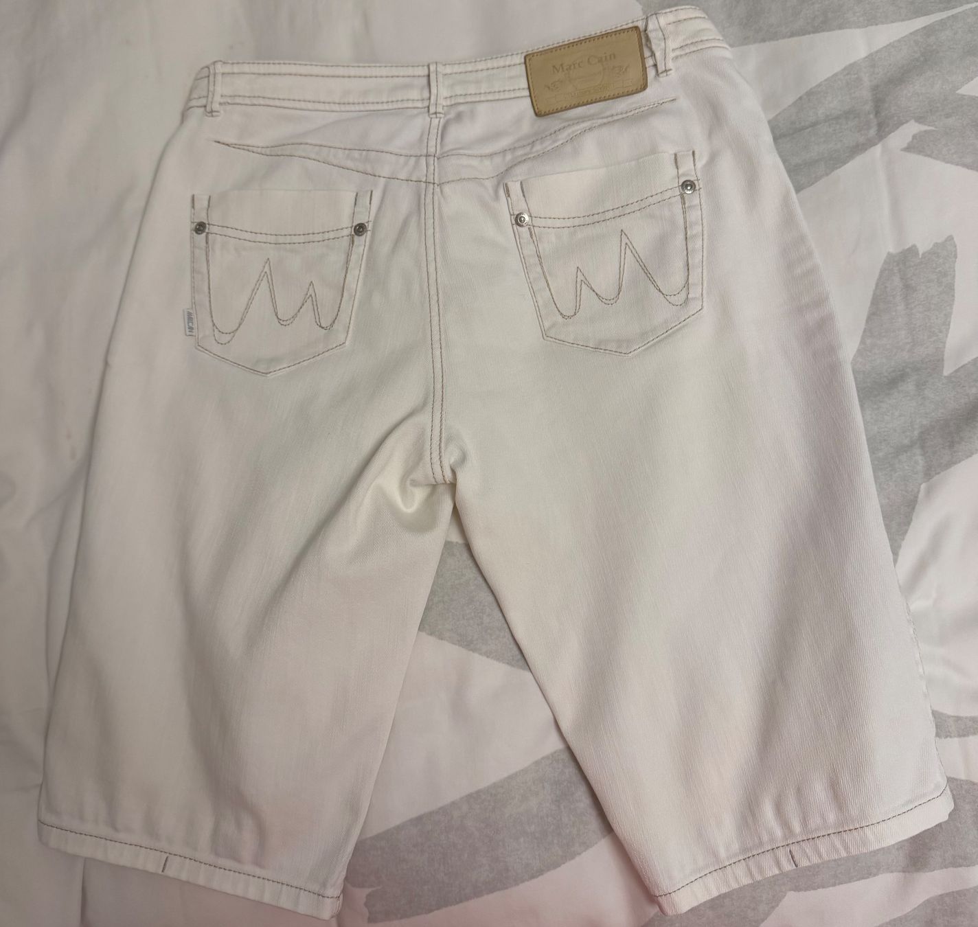 Marc Cain Hosen: Marc Cain Bermudas Crèmefarben Size 3 – Gebraucht aus rheineck von norwegianwood52 2