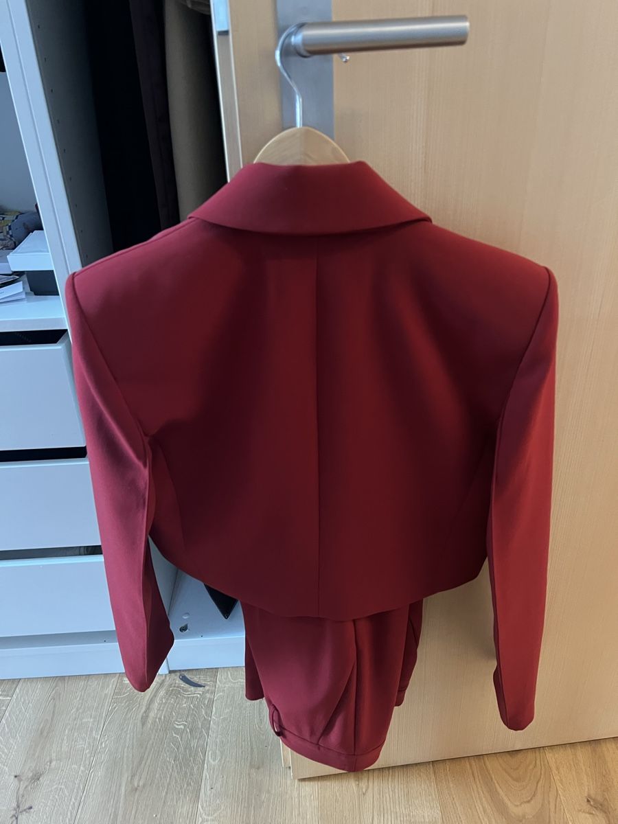 Patrizia Pepe Completi & Tailleur: Patrizia Pepe Suit, Burgundy Red – Nuovo (secondo la descrizione) da Kreuzlingen venduto da wk. 1