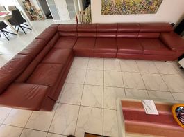 Leder-Ecksofa dunkelrot inkl. Hocker  CHF 200, Abholung
