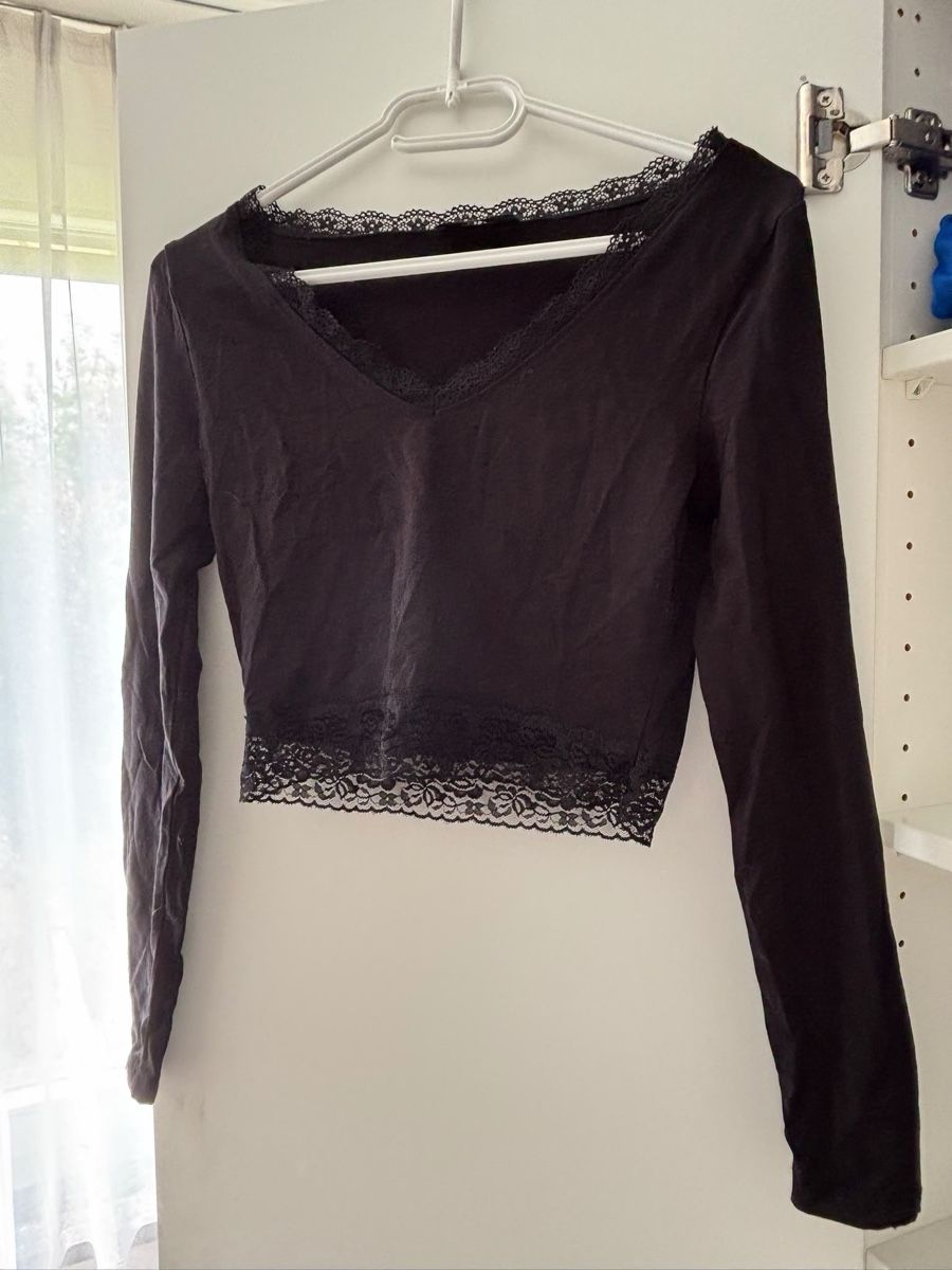 Tops: Damen Crop Top schwarz Grösse S mit Spitze NEU – Neuf avec emballage d'origine à Balgach par Miisarah