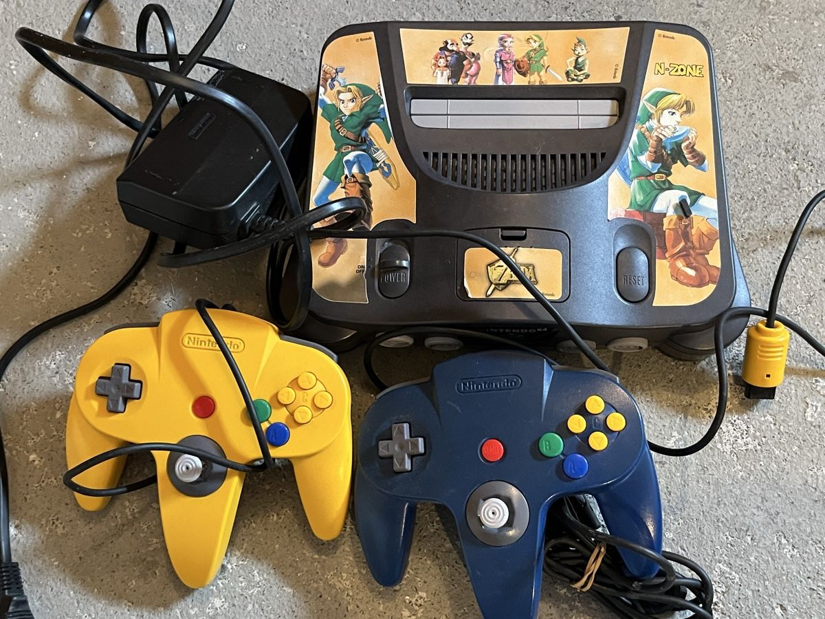 Nintendo Console: Nintendo 64 Konsole – Usato da Glarus venduto da Kathrin-1988