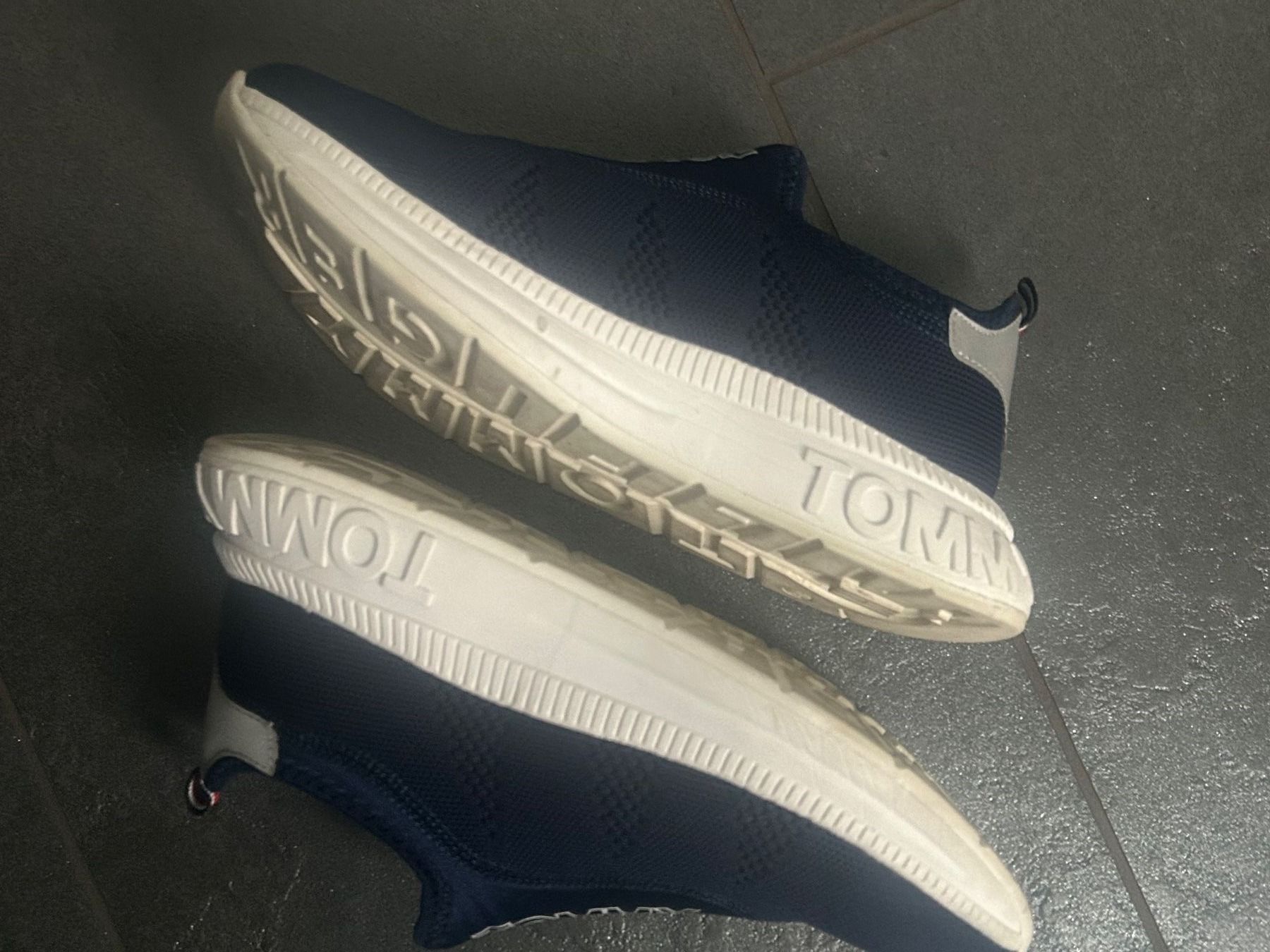 Tommy Hilfiger Scarpe per ragazzi: Tommy Hilfiger Kinder Freizeitschuhe – Usato da Pratteln venduto da Miki_ 1