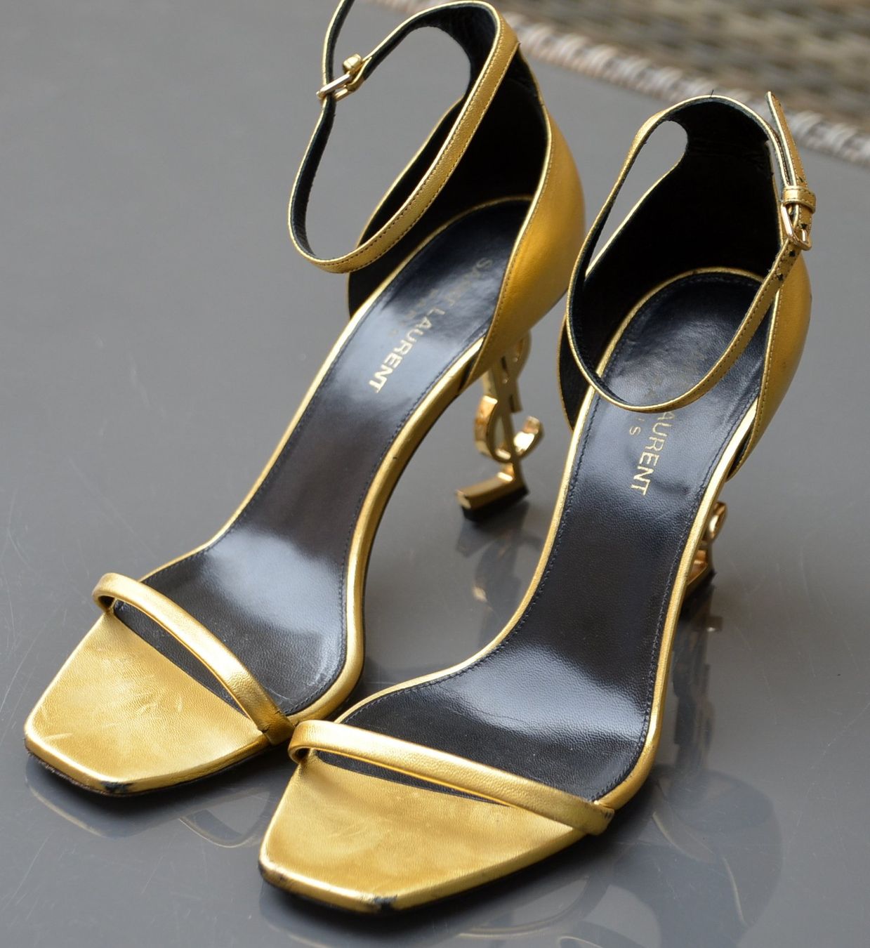 Saint Laurent Damenschuhe: Saint Laurent Sandalen / sandales .38 – Gebraucht aus Collonges von Auganien 5
